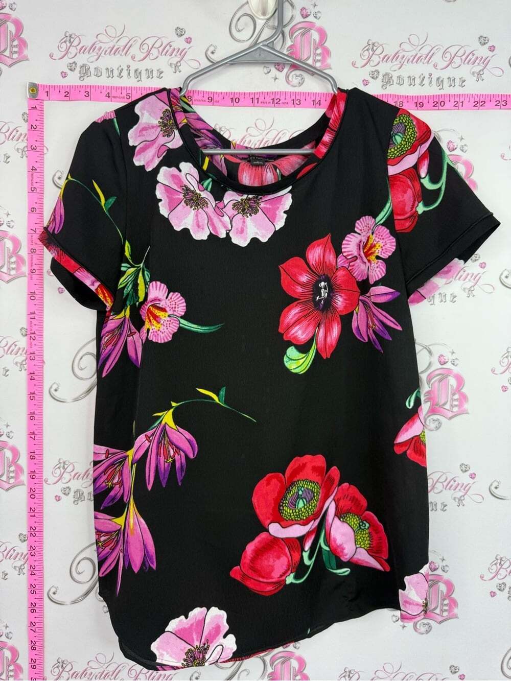 Ann Taylor shirt Floral Short Sleeve Women’s Top - Pink & Red Flower Print